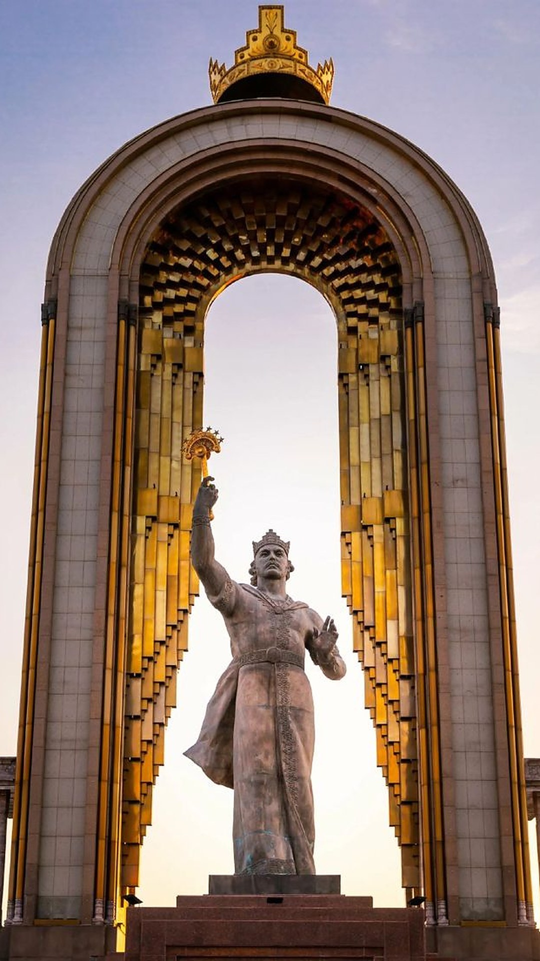 Памятник Сомони, Душанбе