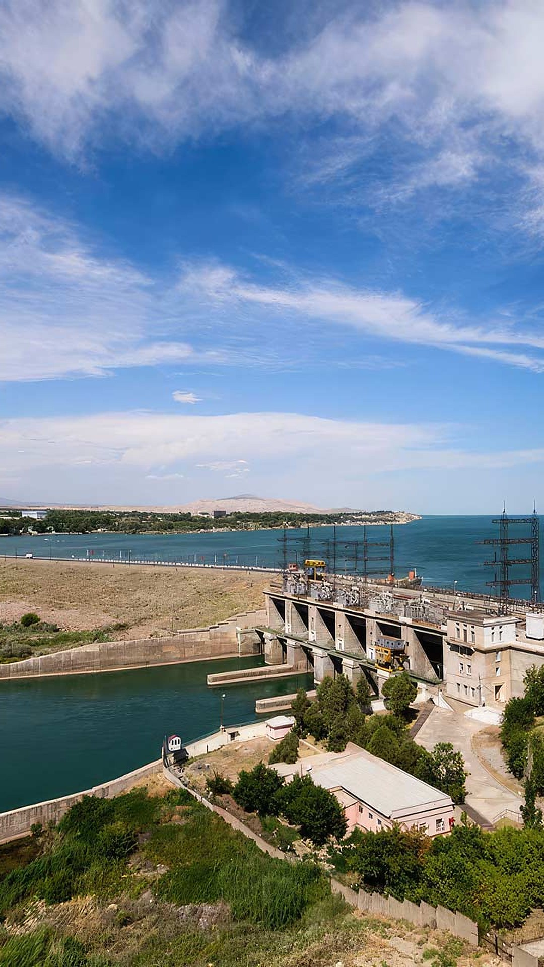 Кайраккумское водохранилище
